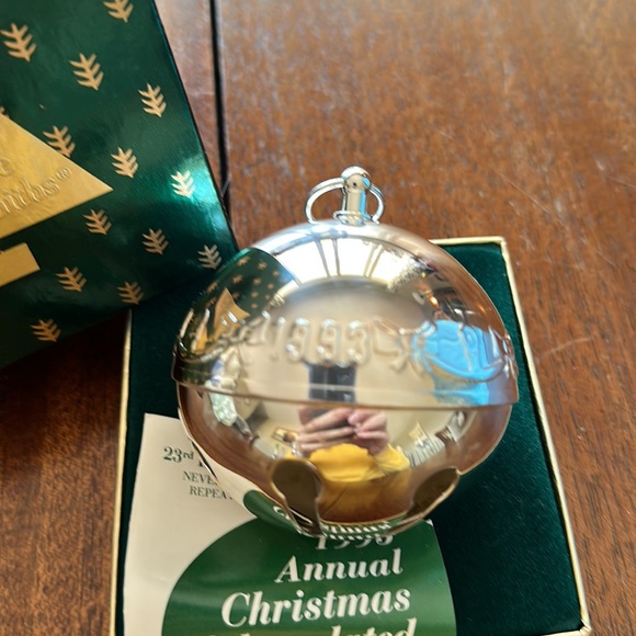 Wallace 1993 Annual Christmas bell - Picture 2 of 4
